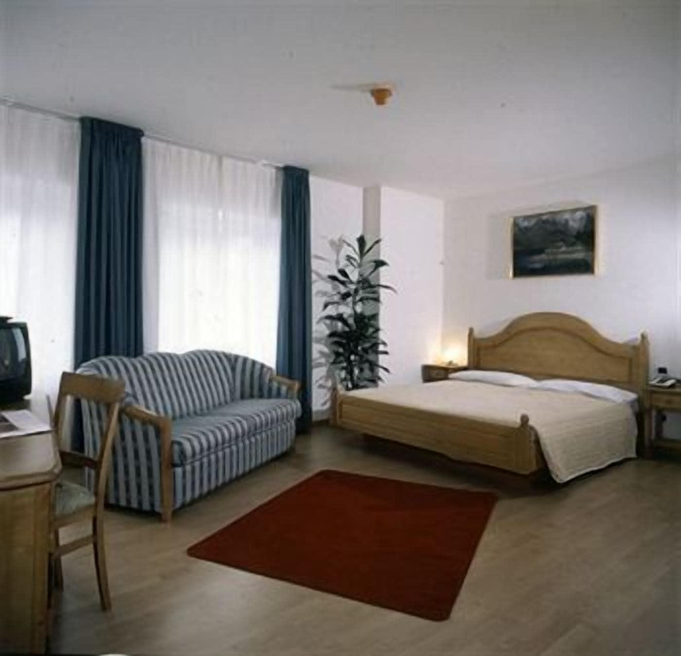 Grand Hotel Молвена Екстериор снимка